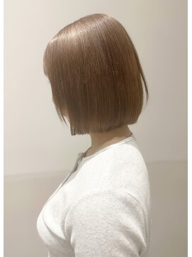 ロイ(Roi) 【Roi】切りっぱなしボブミルクティーベージュ美髪20代/30代