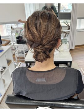 オウン(AUN) アップスタイル