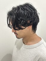 ヒュイル バイ ニアウ(Hwyl by Niau) メンズセンターパートウルフスパイラルパーマニュアンスパーマ