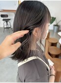 チラッと見えるシルバーベージュカラー〇