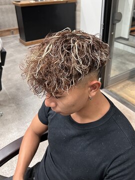 イーラ(era) 外国人風スペインカールハイライトメンズパーマスパイラル