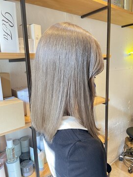 エイト 福岡天神店(EIGHT fukuoka) ホワイトベージュ