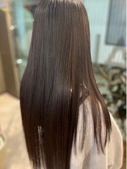 ジールヘアー(GIIL HAIR)の写真/髪質やクセに合わせて薬剤を選定◎ダメージレスな髪質改善ストレート/縮毛矯正で今より自然なサラ艶髪に。