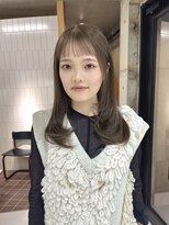 ナギ(nagi)&nbsp;華やかミディアムレイヤー