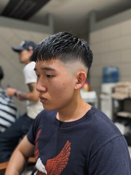 ハイセンス(HISENSE) メンズカットバーバースキンフェードクロップヘア【GIA】