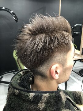 イズ 札幌店(is) シルバーベージュ☆フェードカット