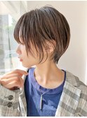 華奢なイメージの洗練ショート