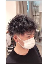 アミーコ(Amico)&nbsp;ツイストパーマフェザーパーマツイスパ刈り上げフェードメンズ