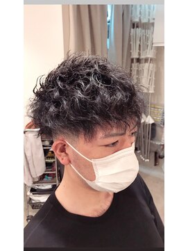 アミーコ(Amico) ツイストパーマフェザーパーマツイスパ刈り上げフェードメンズ
