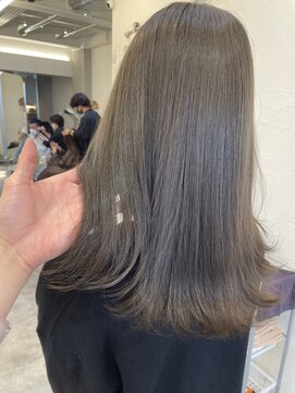 アナ ラーナ(Anna Lanna) イルミナカラーでオリーブグレージュ