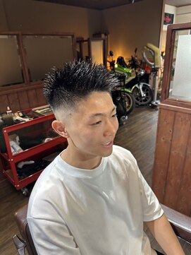 カットスペース キャロル(CUT SPACE CAROL) スキンフェード