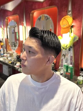 メリケンバーバーショップ トーキョー(MERICAN BARBERSHOP TYO) メンズカットアップバングサイドパートスキンフェードショート