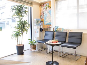 ヘアーアンドスパ カワサキ(Hair&Spa KAWASAKI)の写真/明るく落ち着いた店内で、ゆったりとした時間を…♪初めての方でも緊張せずに通えるサロンです☆