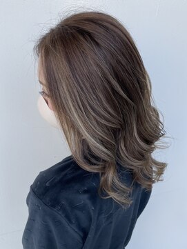 アロハナ(ALOHANA) ブラウンベースにハイライトカラー