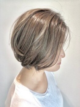 お客様の特徴に合わせた似合わせカットで、再現性の高いショートヘアに！自宅でのセットも簡単◎
