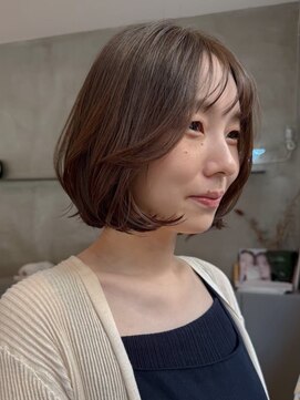 アトロ(Atoro) 外国人っぽ、厚みボブ。