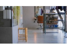 クルニエ(crenier)の雰囲気（入店後すぐお受付、ロッカーに荷物を入れてお待ちください。）