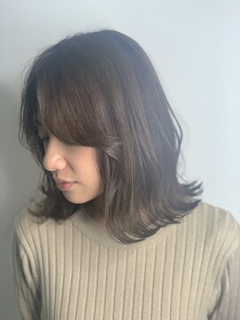 ジャイロヘア(gyro hair) 抜け感外ハネボブ