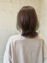 ペネロープ(Penelope)&nbsp;［新宿］ミディアムレイヤー/外ハネ/クリアベージュ