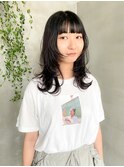 ウルフ　ミディアムウルフ　ぱっつん　暗髪　レイヤースタイル