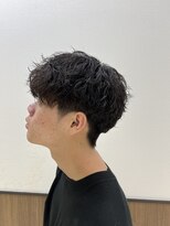 ステージ(STAGE)&nbsp;韓国メンズヘア　センターパート　ダウンパーマ