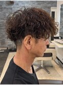 波巻きスパイラルパーマツイストパーマメンズセンターパート緩め