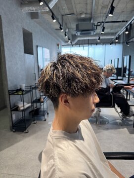 スタッド 松戸(stud. Men‘s) ラウンドマッシュ×ツイスパ×ハイライトカラー