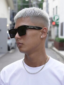 メッツ 原宿(METS) MEN'S/クロップ×ホワイトシルバー/ダブルカラー/短髪フェード