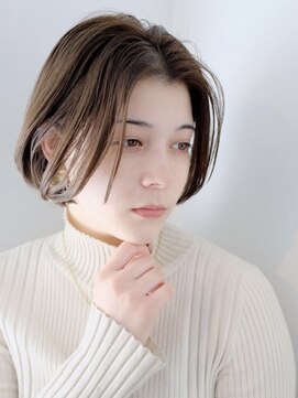 イチエ(ICHIE) 長め前髪で大人映えするアッシュベージュショートボブ