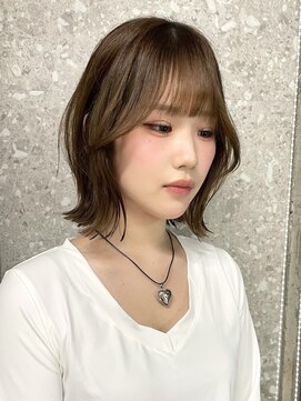 サンク 原宿 表参道(cinq) ブリーチダブルカラーインナーカラーヘーゼルベージュミニボブ