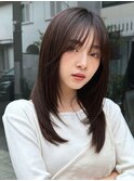 暗髪レイヤーカット顔周りレイヤーワンカールミディアムレイヤー