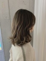 ロエ(loe)&nbsp;ゆるふわ重めミディアムホブ×ハイライト