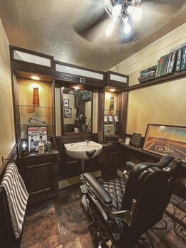 トウキョウバーバーヴァッシュ 神保町店(Tokyo Barber VASH)の写真/【神保町駅徒歩1分：Tokyo Barber VASH】通いやすい駅近!理容室☆#神保町 #九段下 #御茶ノ水