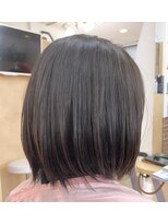 カットハウス はさみの部屋&nbsp;ショートレイヤー/内巻き/アッシュベージュ/流しバング