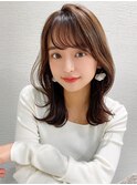 ホワイトグレージュ後れ毛が可愛い顔周りレイヤーミニウルフ