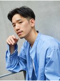 刈り上げセンターパートニュアンスブルーブラックフェザーパーマ