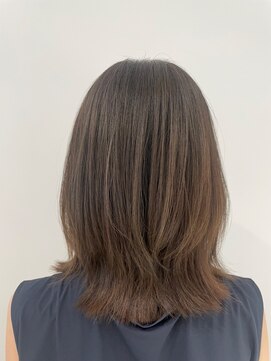 アンジュール コロレ(1//jour colore) ナチュラルに楽しむ外はねミディ