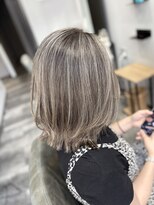 エスト 小倉(est)&nbsp;白髪ぼかしハイライト/ミディアムレイヤー/ブリーチ/髪質改善