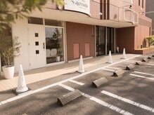 アグレアーブル 上地店の雰囲気(【停めやすい駐車場♪】店舗前4台駐車場有り)