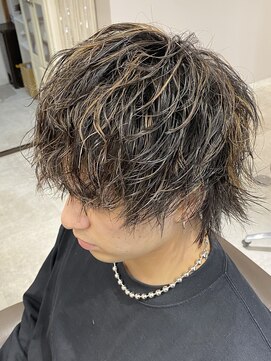 フラム ヘアデザイナーズ(FuLAM Hair designers*) 2021トレンド、スパイラルパーマ、ハイライト、マッシュウルフ
