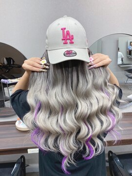 エミーバイモアムー(Emmie byMoremuu) ［南越谷YU-TA］ギャルカラー×エクステ