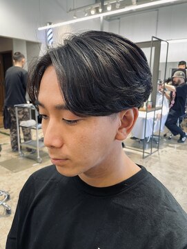 ザデイ カットアンドカルチャーショップ(THE DAY CUT&CULTURE SHOP) ニュアンスパーマ×センターパート