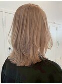 横浜西口ダブルカラーミディアムボブミルクティーベージュカラー