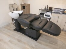 MOANIの雰囲気（フルフラットのシャンプー台）