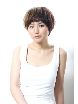 エメリヘアー(Emeli Hair) エアリーショートとツートンカラー Emeli