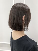 透け感ボブ×艶感ベージュカラー