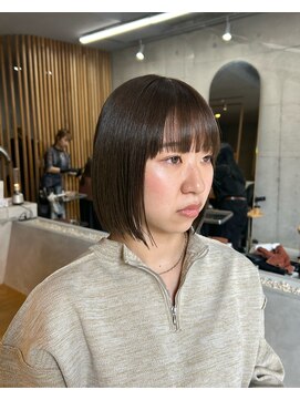 ミー(mii) 【オリーブベージュ/パツっと顎ラインボブ】