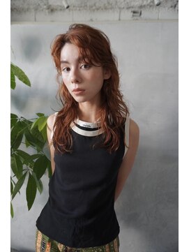 シス(sisu) ウェーブヘア