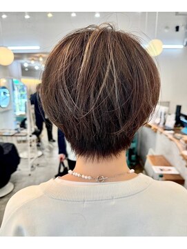 ロミー 本厚木(ROMMY.) オール世代◎小顔に導く★ひし形ショートヘア / ロミー本厚木