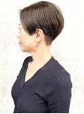 刈り上げ前下がりショートかっこいいセンターパート20代30代40代